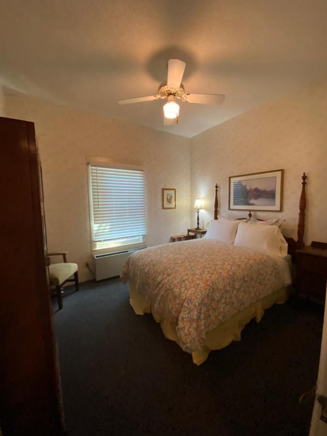 Inn On The River Glen Rose Exterior photo